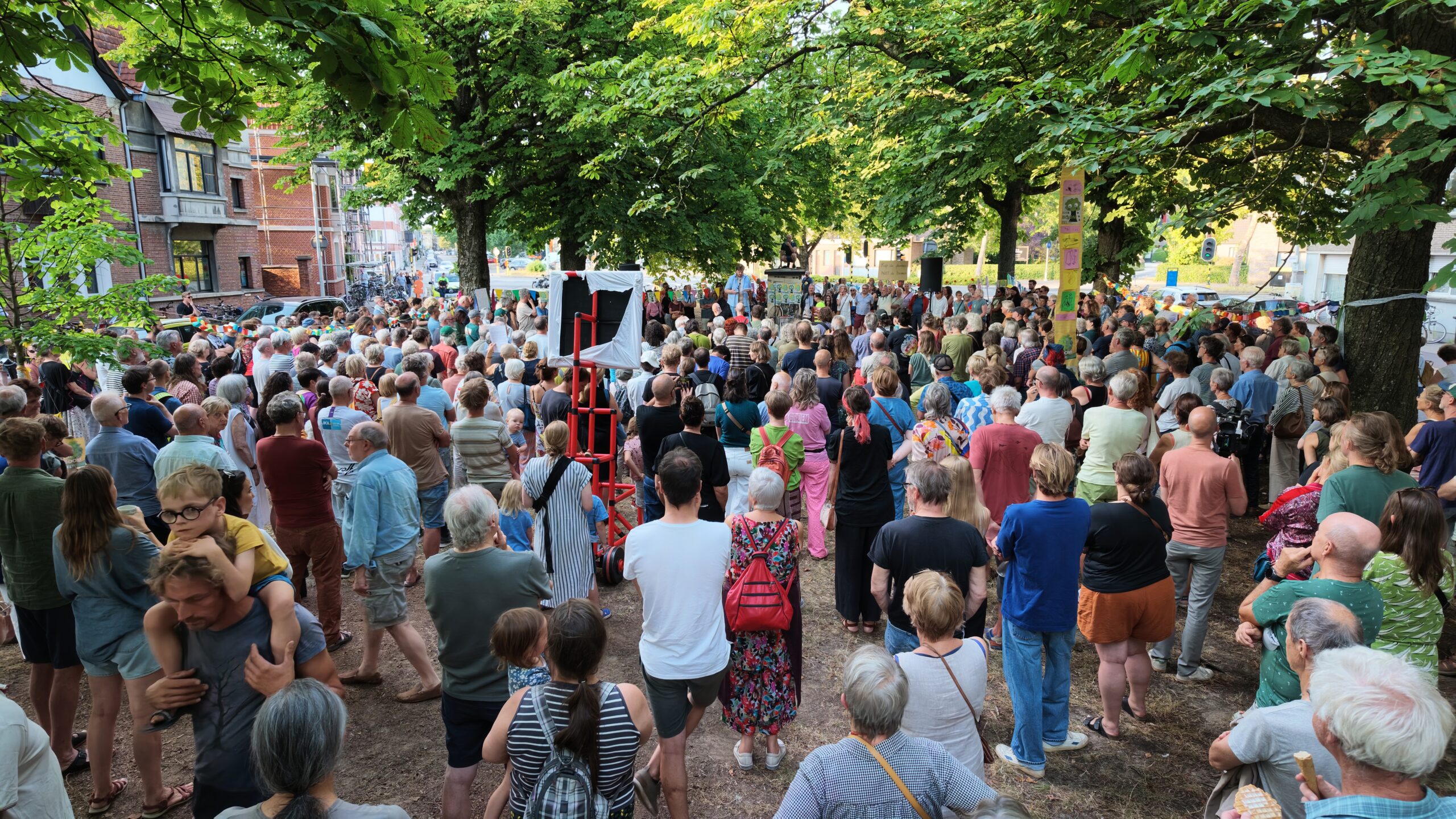 Hernieuwd protest in Deurne: 500 burgers verzetten zich tegen bomenkap en gevreesde tramkeerlus