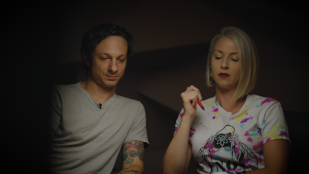 Mike Prysner en Abby Martin, de makers van Earth’s Greatest Enemy.